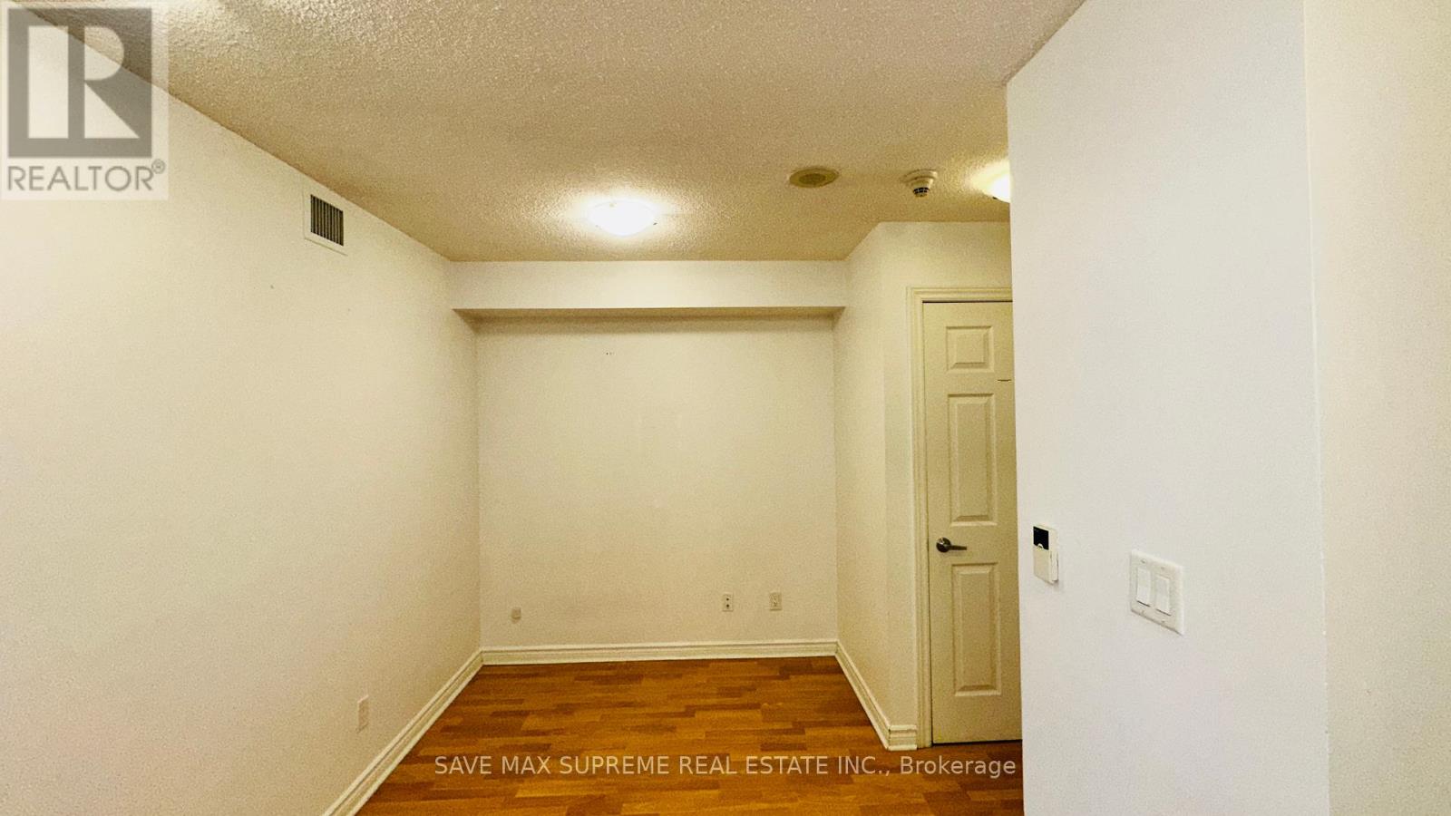 Photo 36 of 527 3888 Duke Of York Boulevard, Mississauga ON