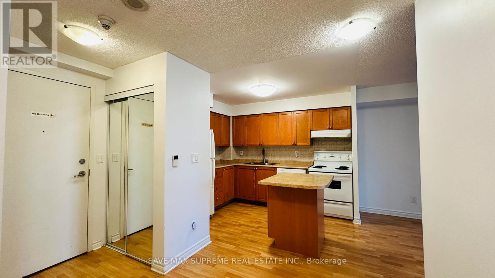 Photo 48 of 527 3888 Duke Of York Boulevard, Mississauga ON