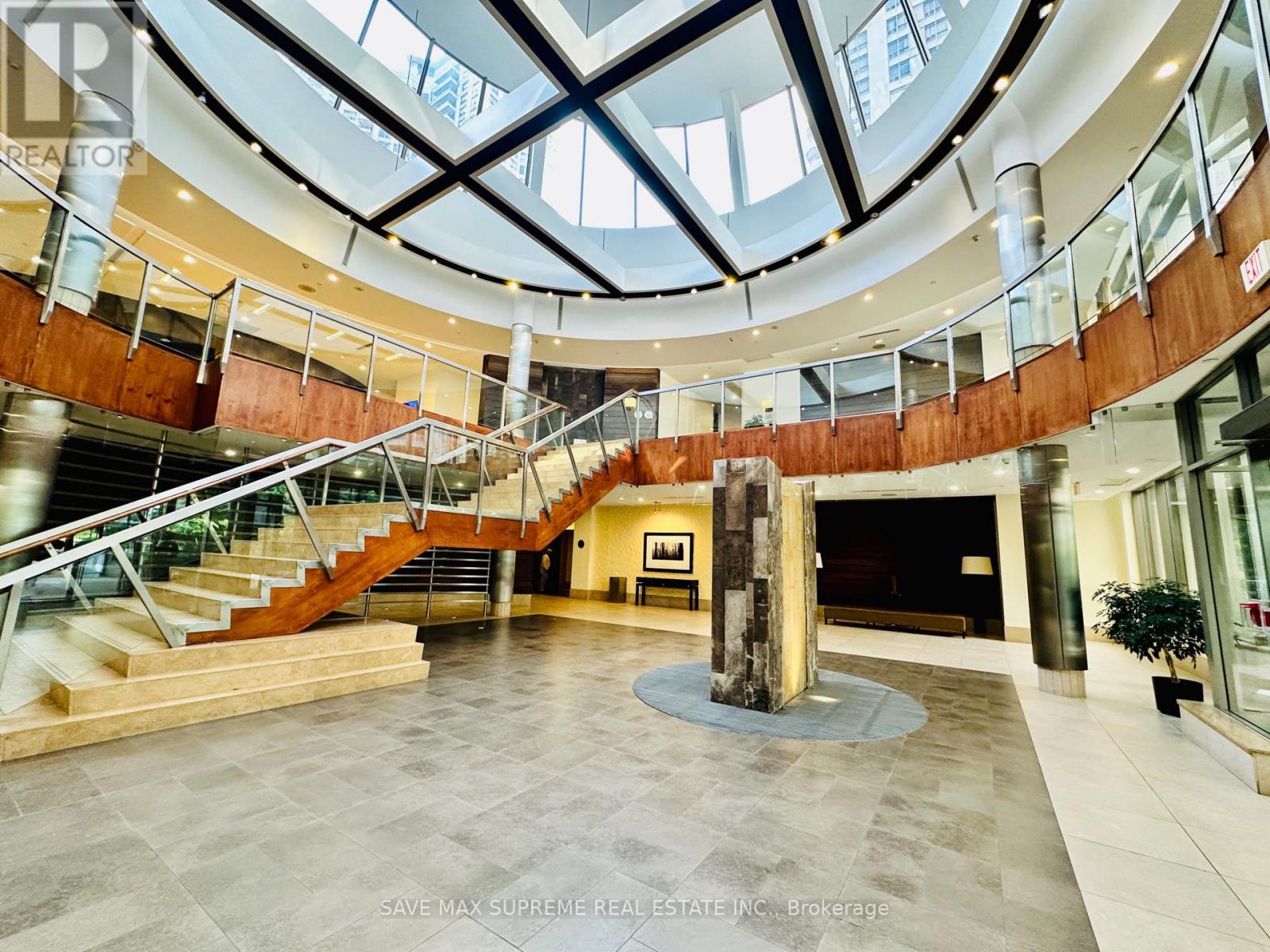 Photo 49 of 527 3888 Duke Of York Boulevard, Mississauga ON