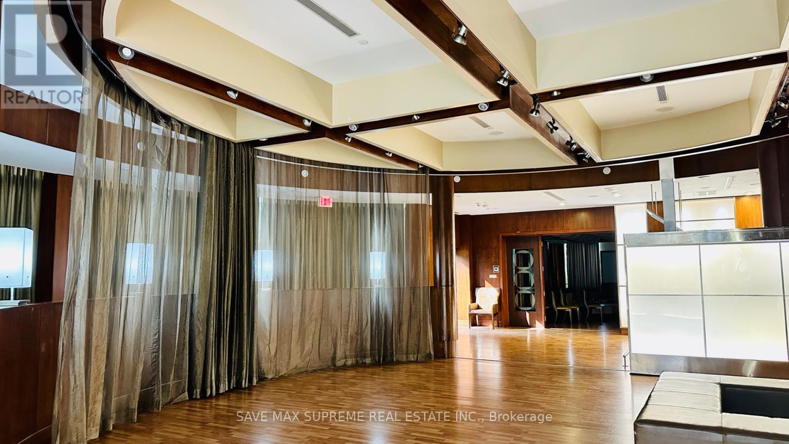 Photo 24 of 527 3888 Duke Of York Boulevard, Mississauga ON