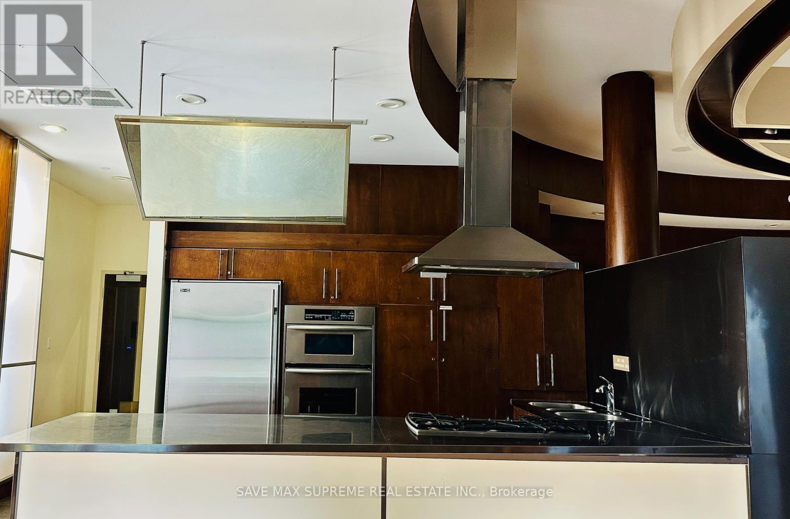 Photo 43 of 527 3888 Duke Of York Boulevard, Mississauga ON