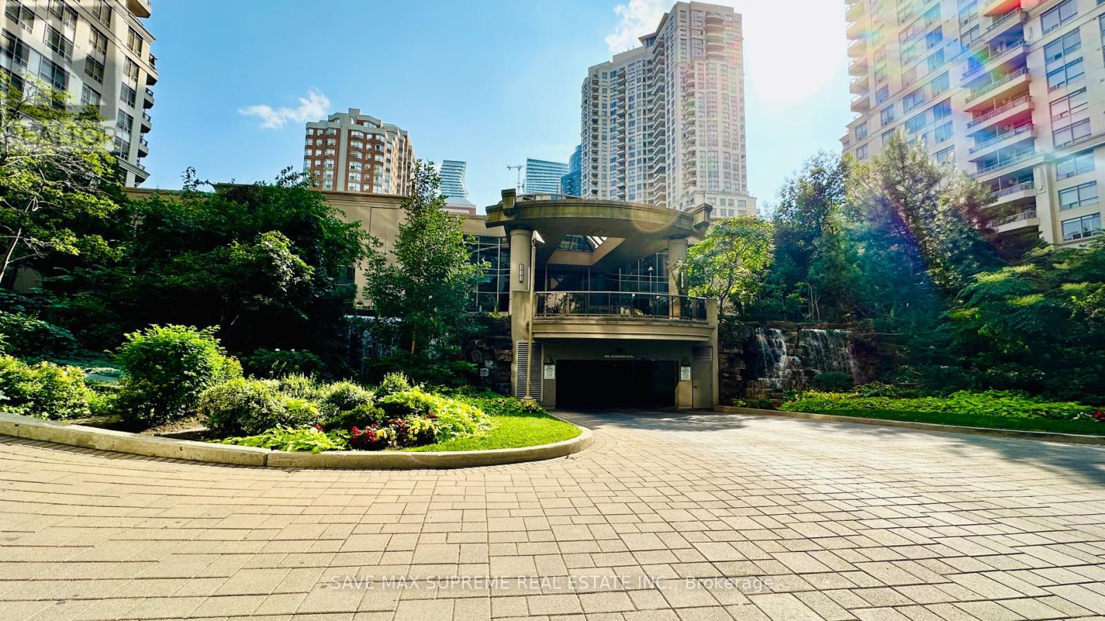 Photo 15 of 527 3888 Duke Of York Boulevard, Mississauga ON