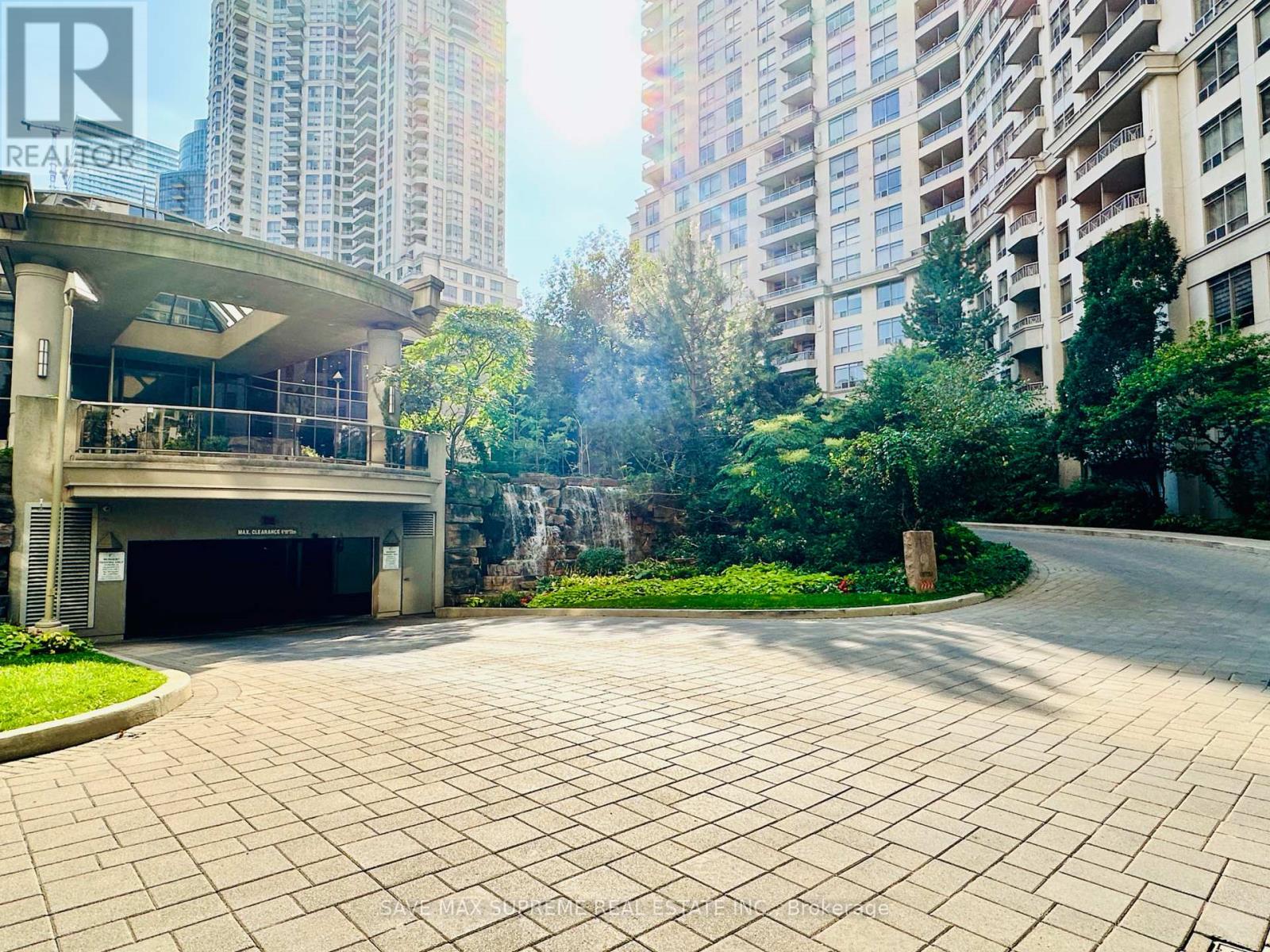 Photo 42 of 527 3888 Duke Of York Boulevard, Mississauga ON