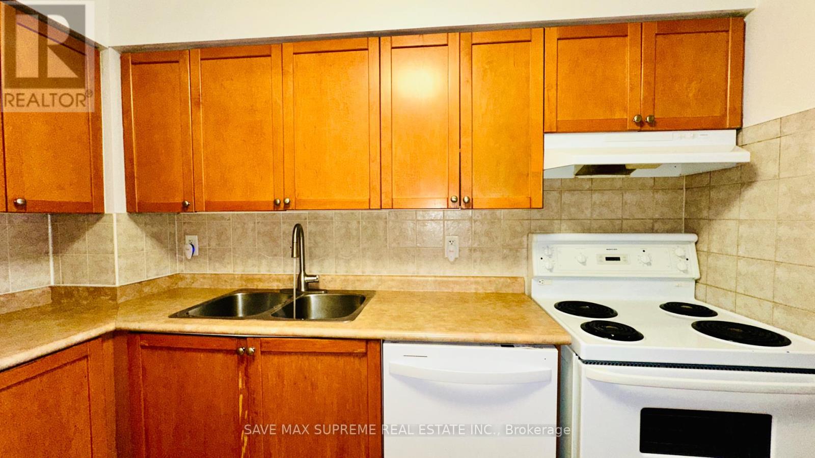 Photo 23 of 527 3888 Duke Of York Boulevard, Mississauga ON