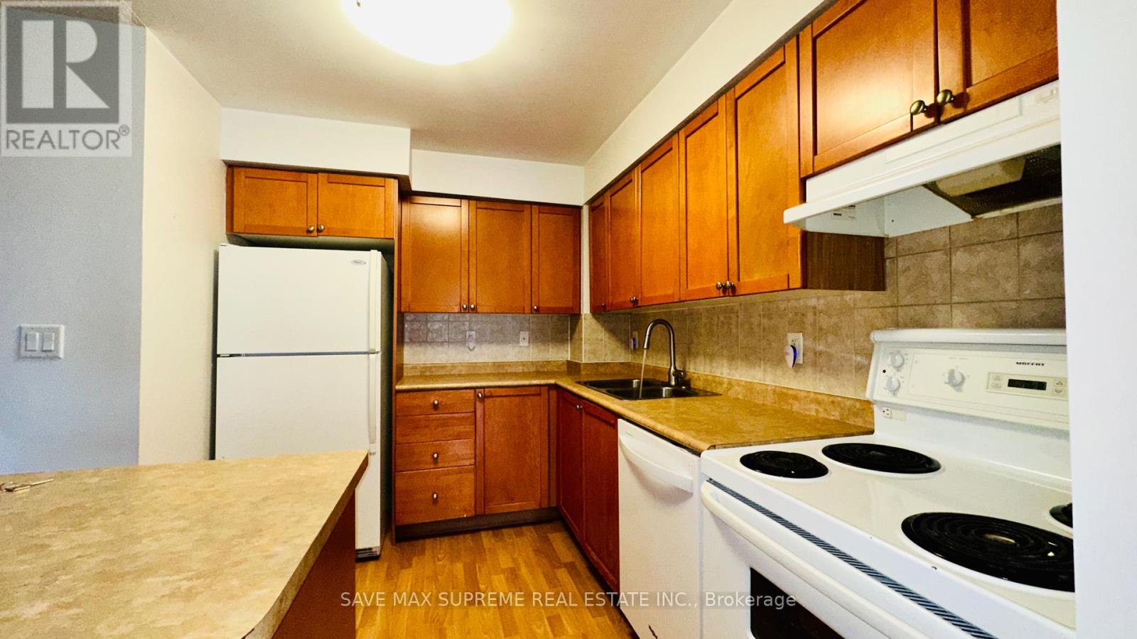 Photo 47 of 527 3888 Duke Of York Boulevard, Mississauga ON