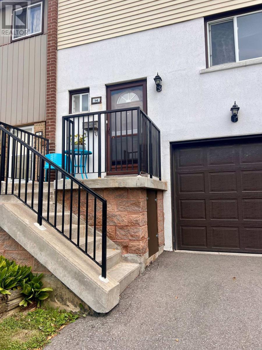 Photo 8 of 14 Moregate Crescent, Brampton ON