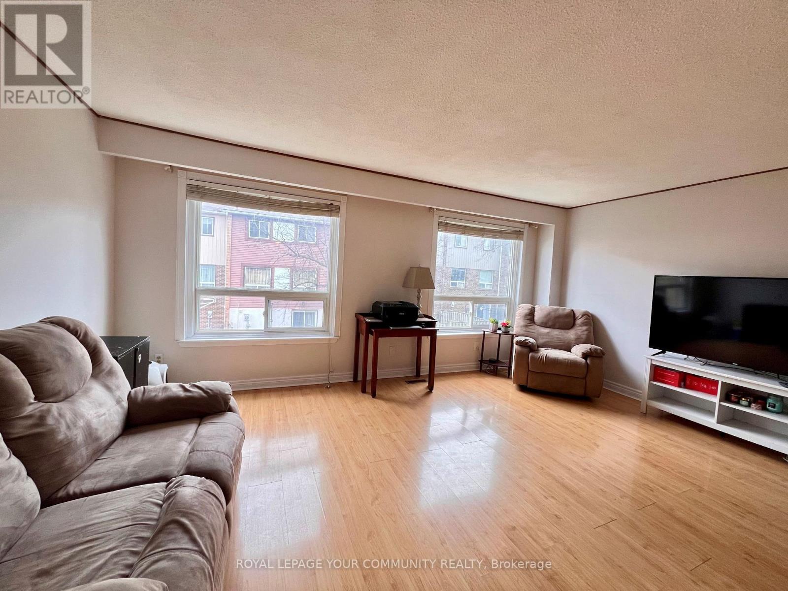 Photo 2 of 14 Moregate Crescent, Brampton ON