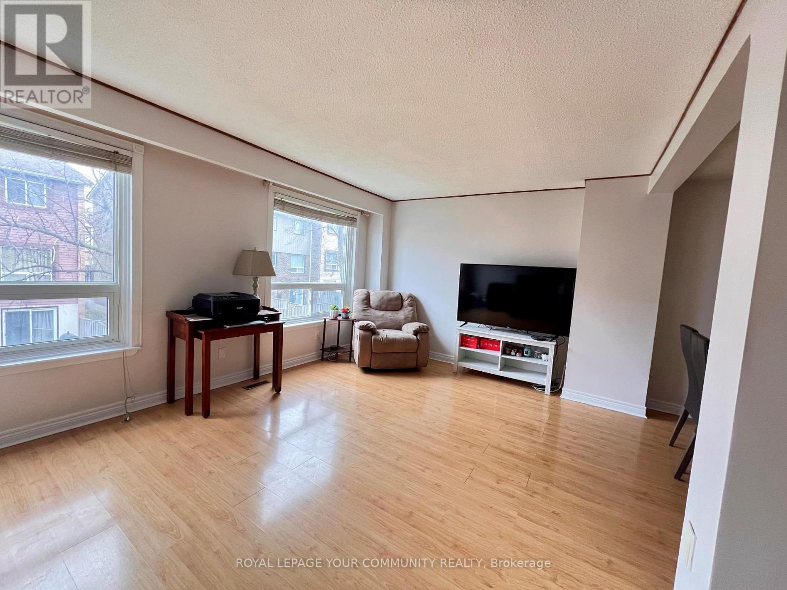 Photo 6 of 14 Moregate Crescent, Brampton ON