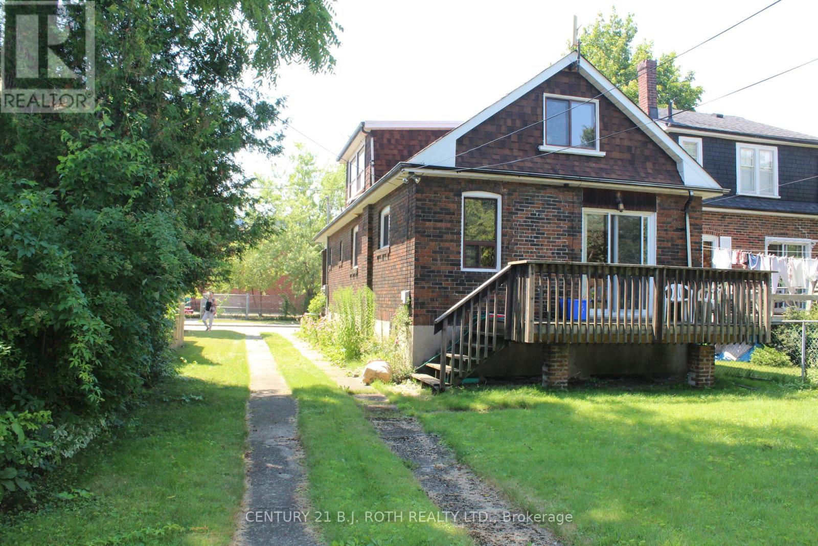 Photo 11 of 5 Twentieth Street, Toronto ON
