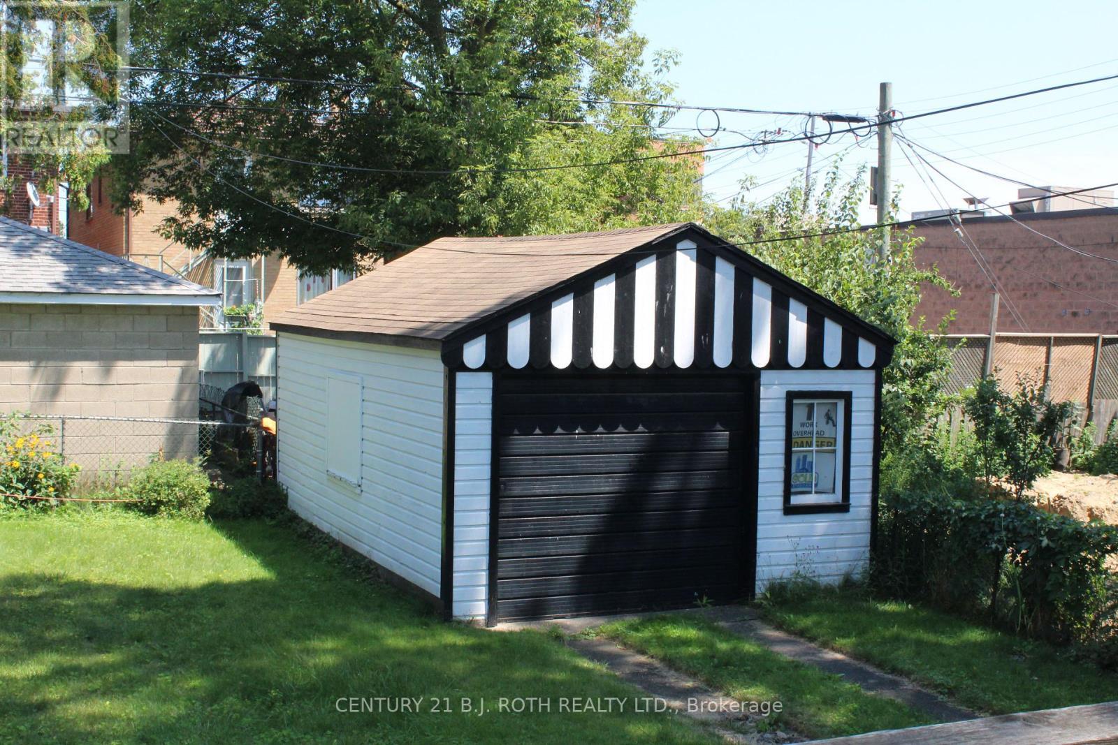 Photo 7 of 5 Twentieth Street, Toronto ON