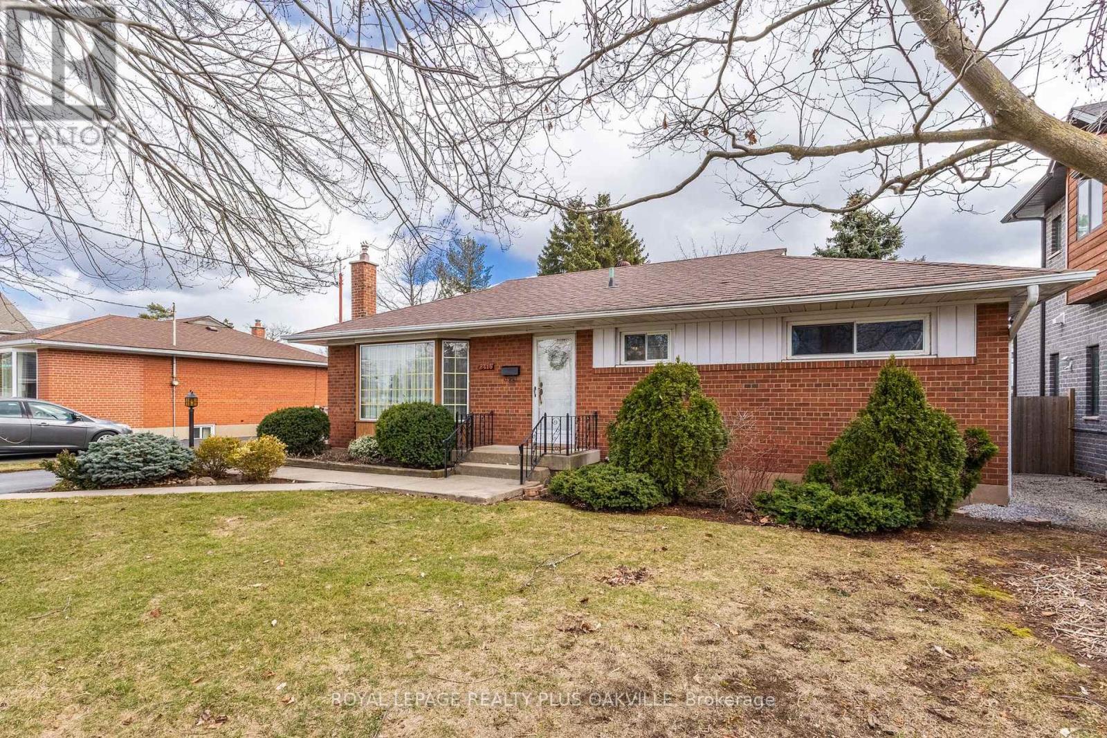 Photo 11 of 2416 Rebecca Street, Oakville ON