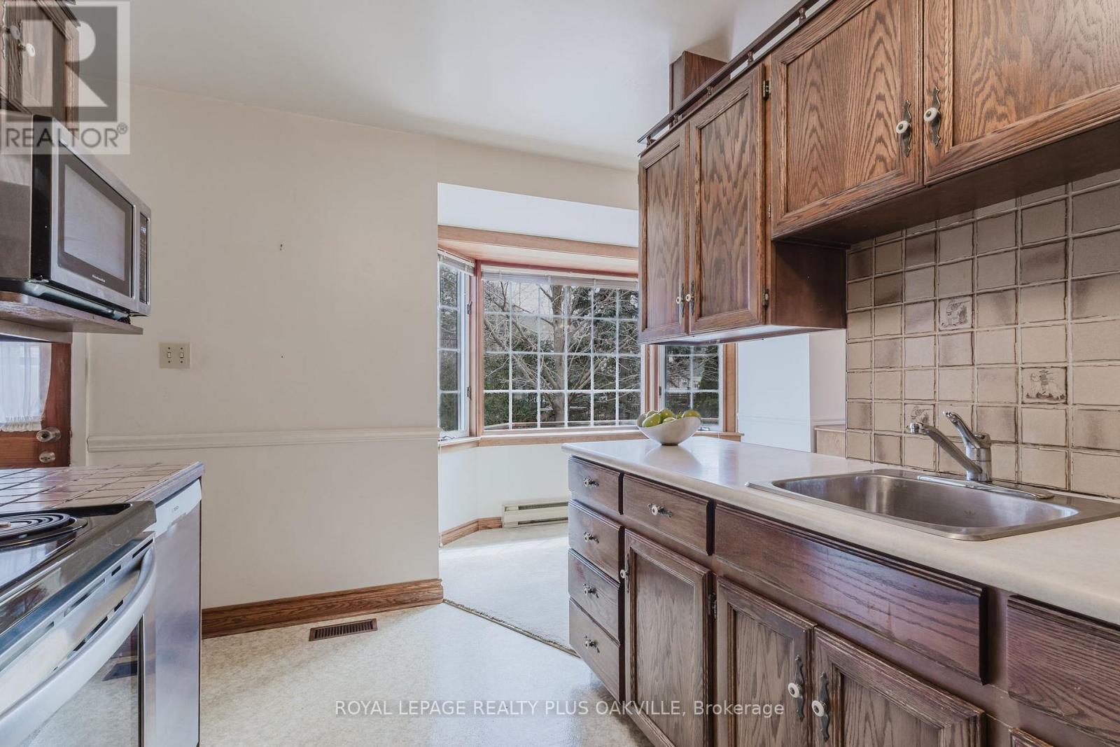 Photo 21 of 2416 Rebecca Street, Oakville ON