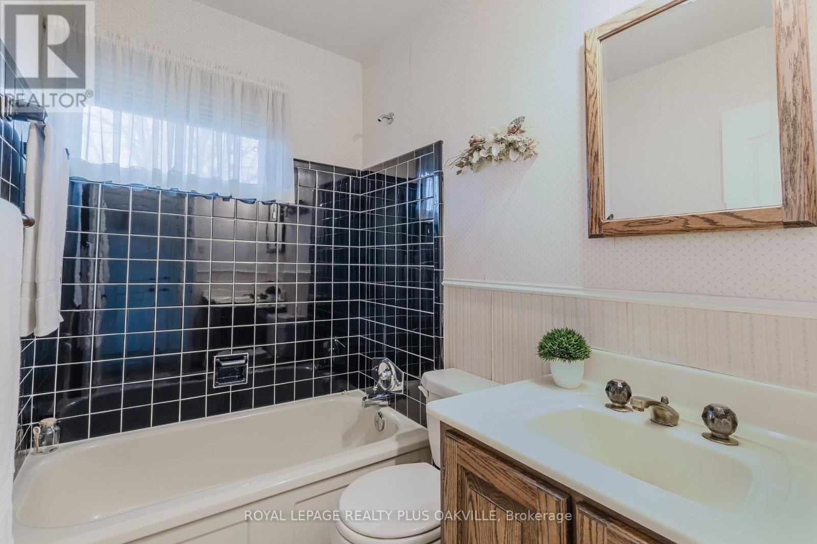 Photo 27 of 2416 Rebecca Street, Oakville ON