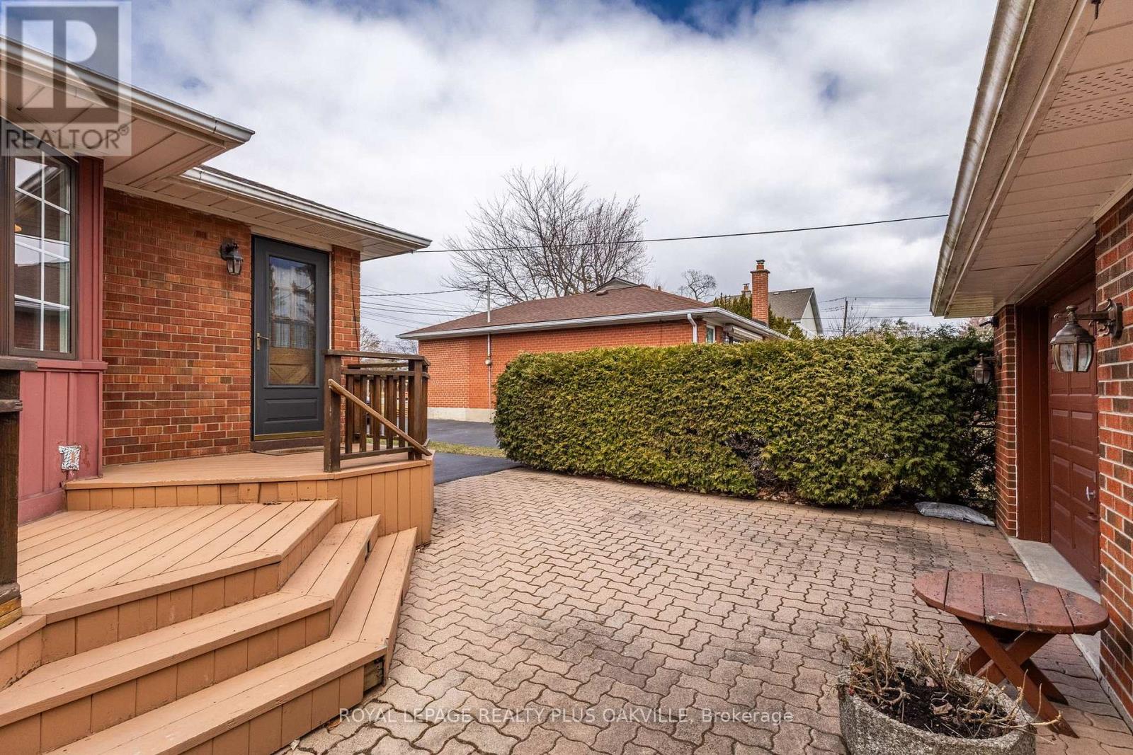 Photo 40 of 2416 Rebecca Street, Oakville ON
