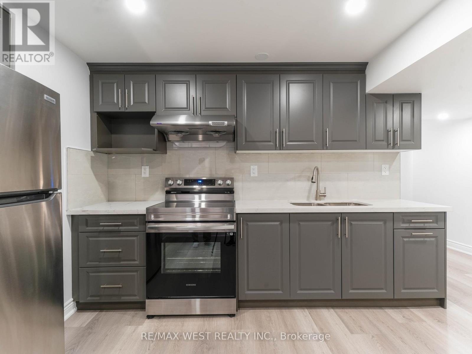 Photo 6 of 72 Sedgegrass Way, Brampton ON
