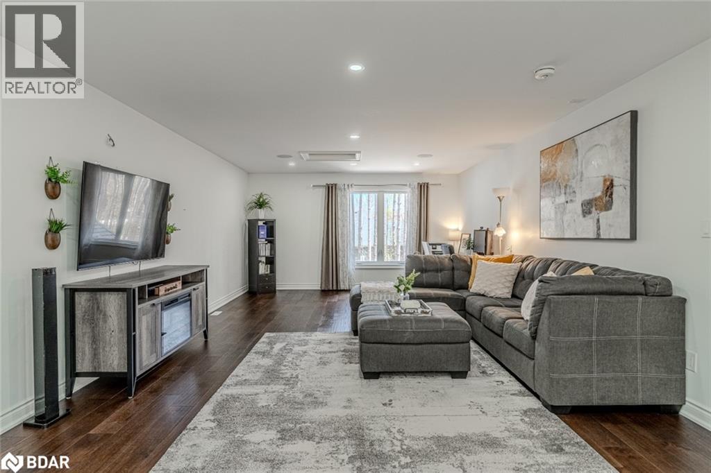 Photo 30 of 38 Windermere Circle, Tay ON