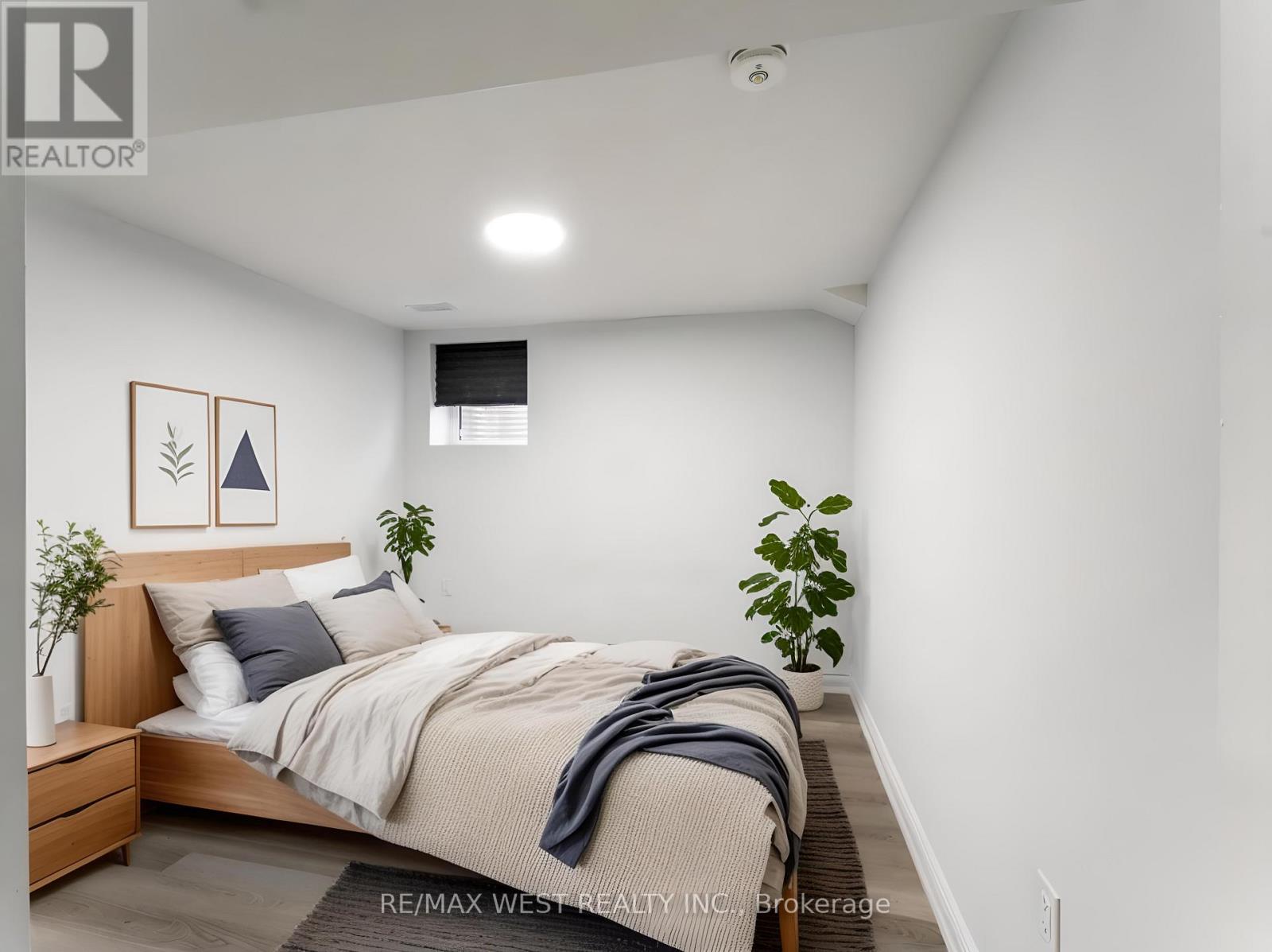 Photo 3 of 72 Sedgegrass Way, Brampton ON