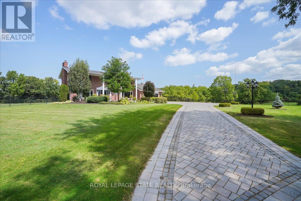 Photo 19 of 10 Azalea Court, Hamilton ON