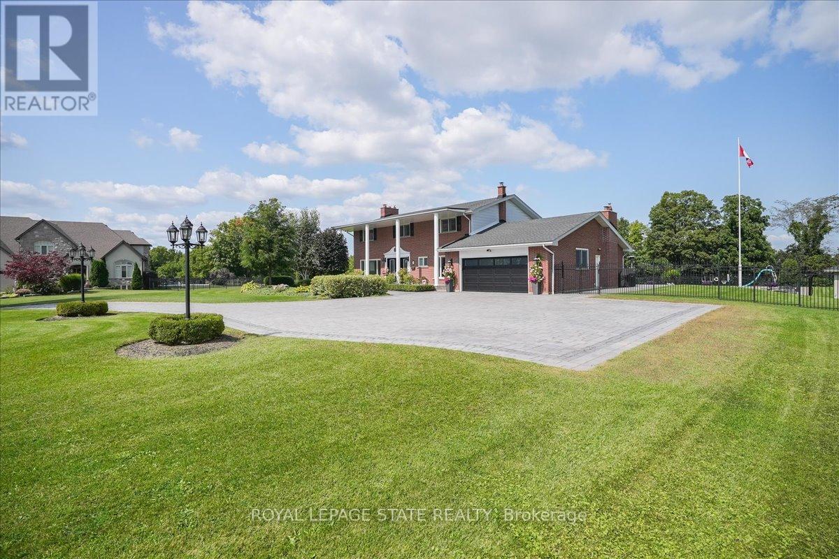 Photo 44 of 10 Azalea Court, Hamilton ON