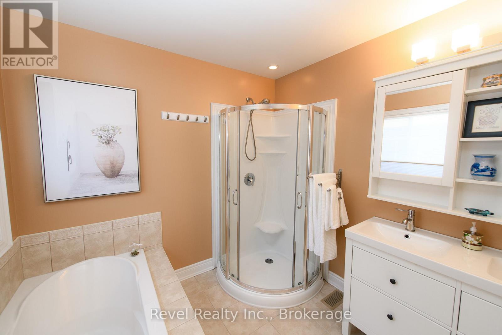 Photo 12 of 54 Williams Street, Collingwood ON