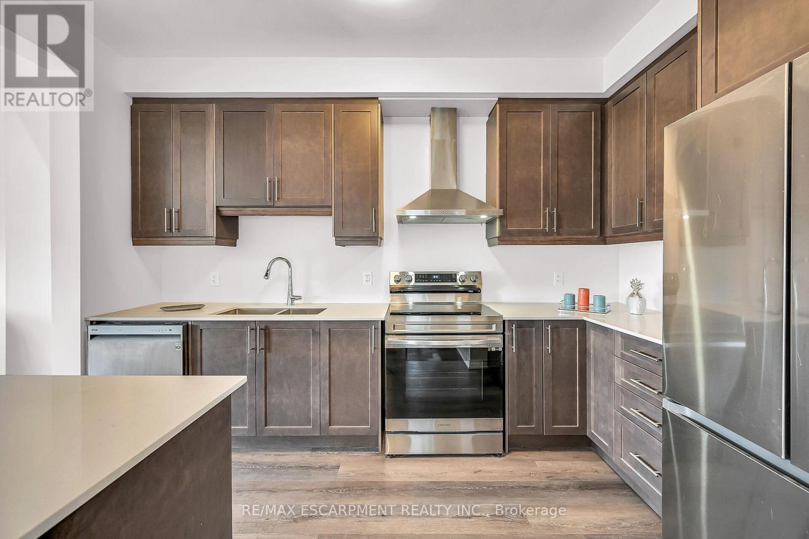 Photo 2 of 13 61 Soho Street, Hamilton ON