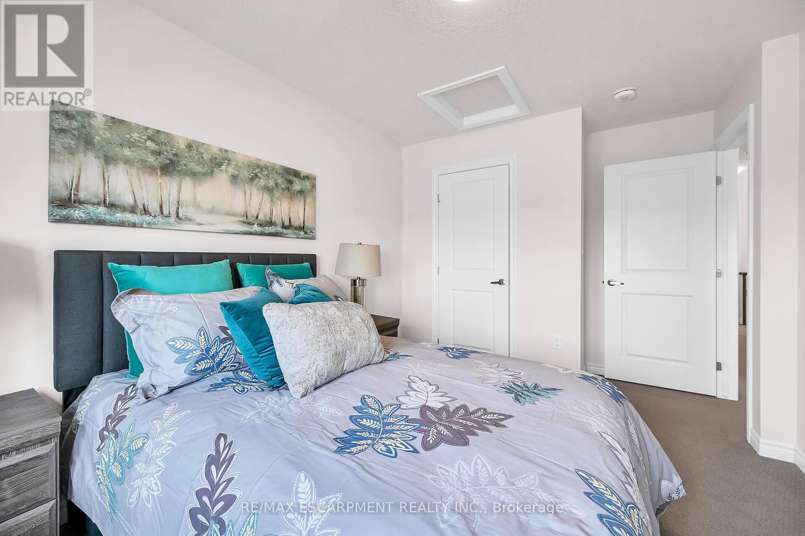 Photo 3 of 13 61 Soho Street, Hamilton ON