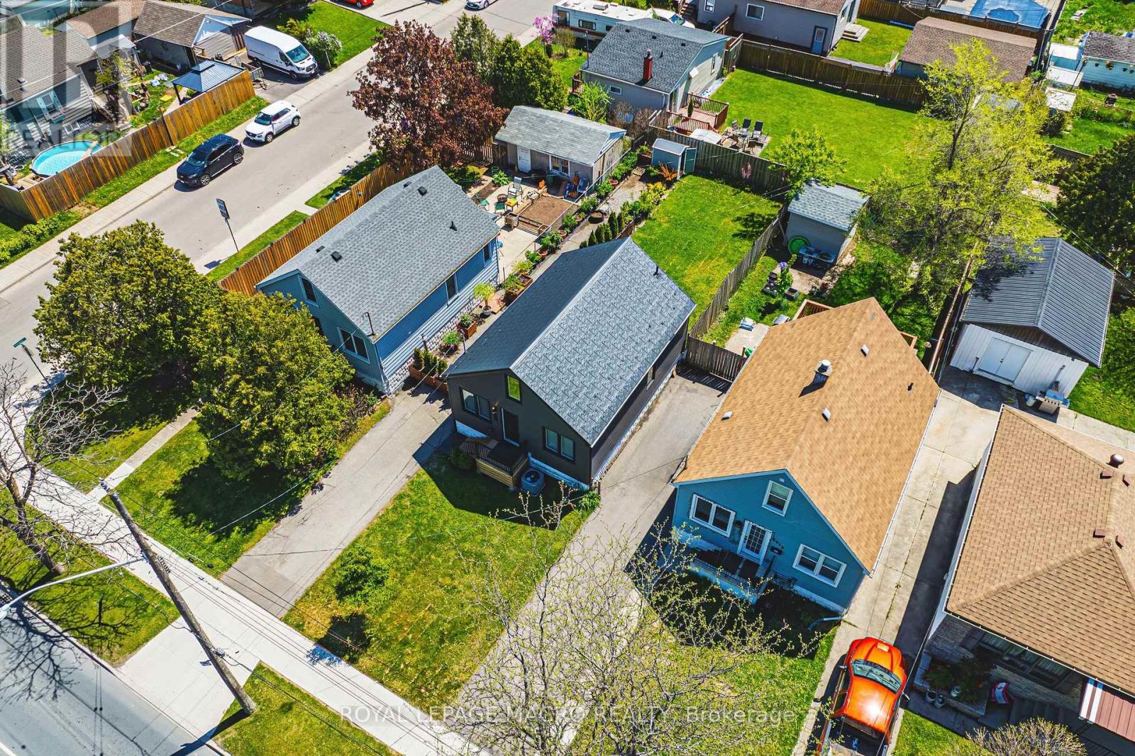 Photo 33 of 2016 Barton Street E, Hamilton ON