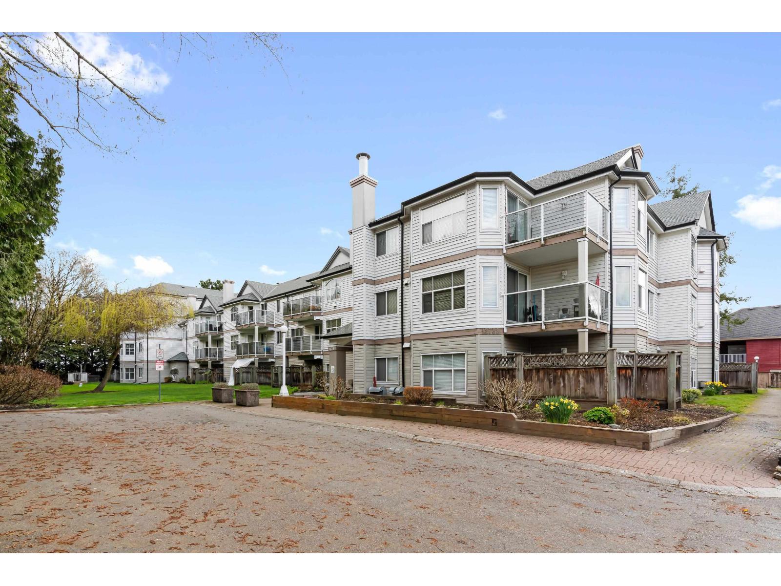 Photo 15 of 307 12739 72 Avenue, Surrey BC
