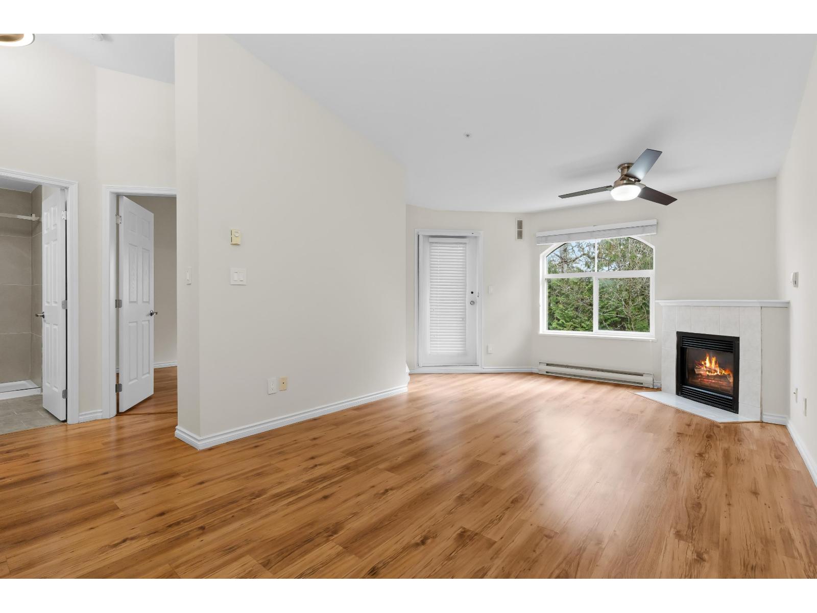 Photo 3 of 307 12739 72 Avenue, Surrey BC