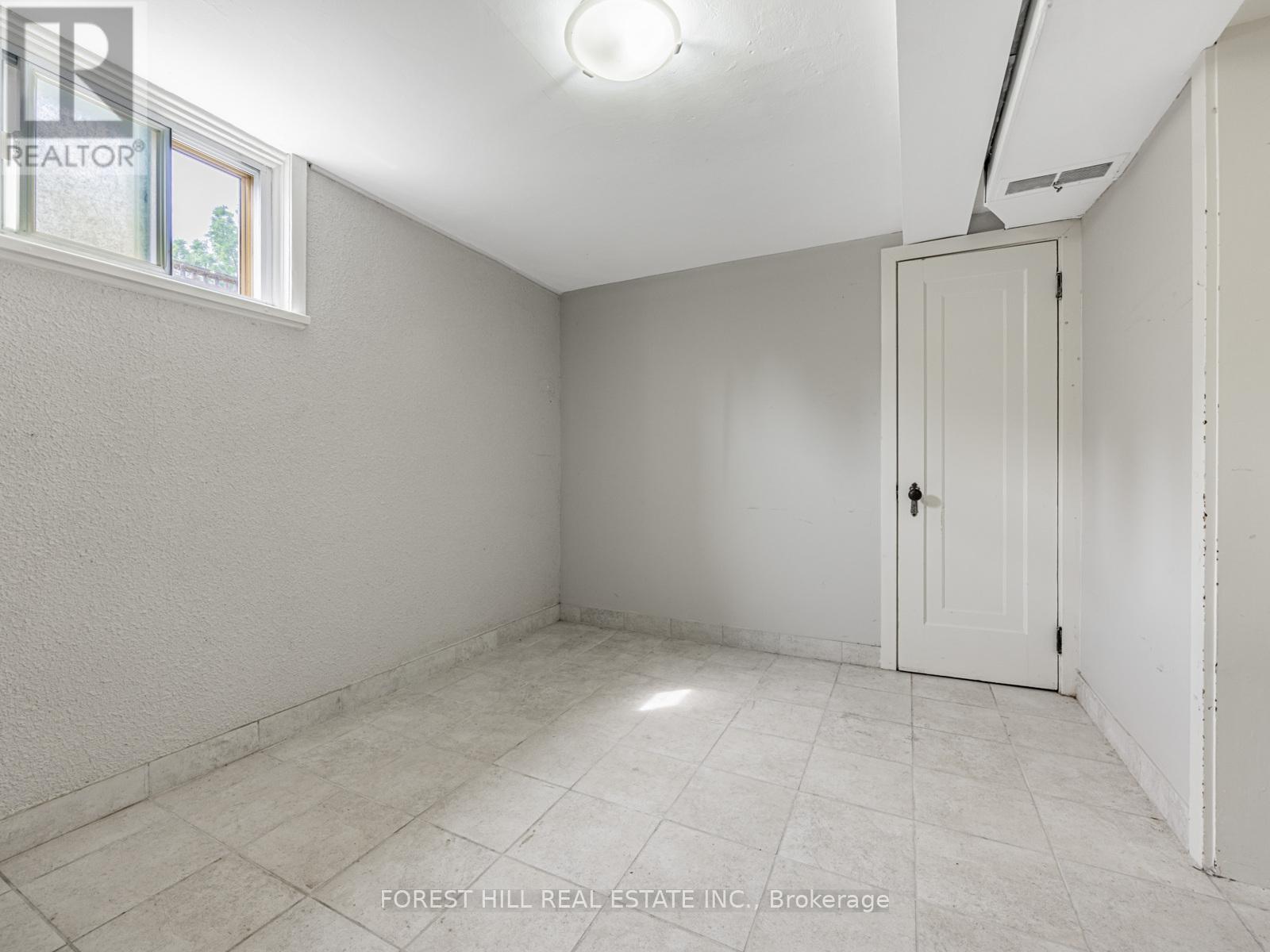 Photo 25 of 2 Esgore Drive, Toronto ON