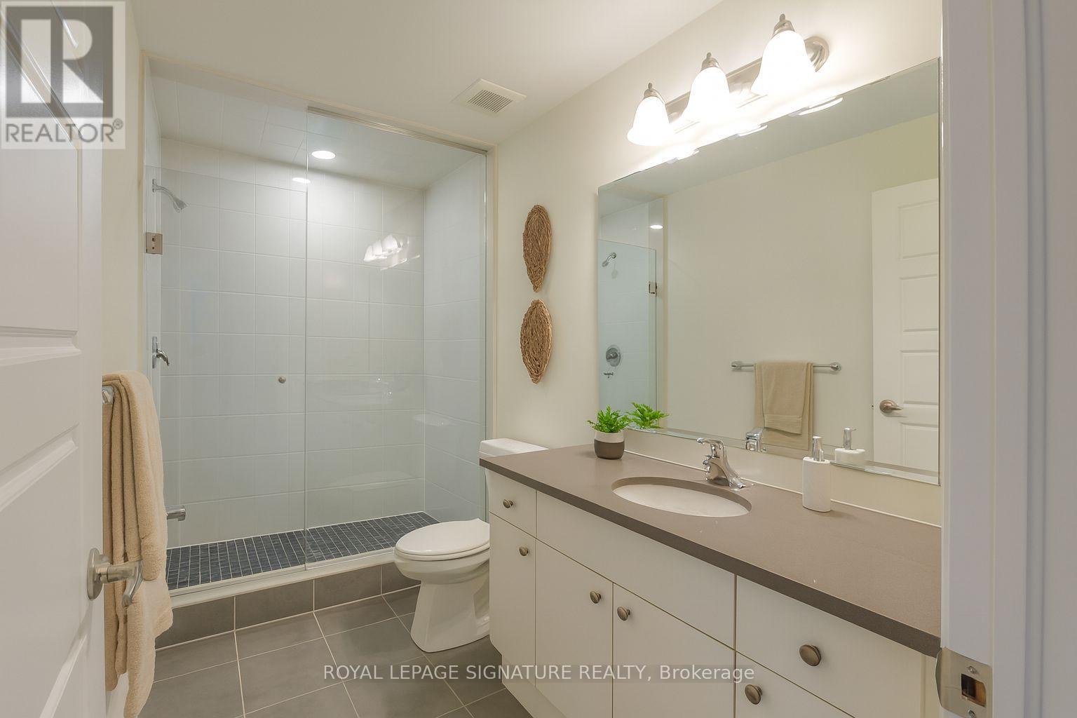 Photo 8 of 114 Thomas Frisby Jr Crescent, Markham ON
