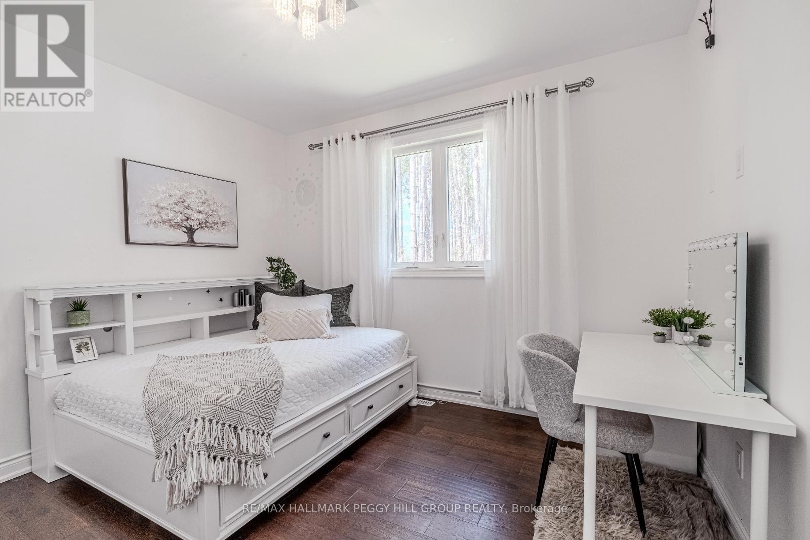 Photo 20 of 38 Windermere Circle, Tay ON