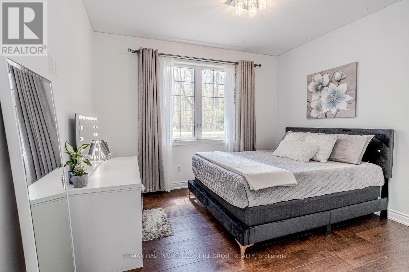 Photo 16 of 38 Windermere Circle, Tay ON
