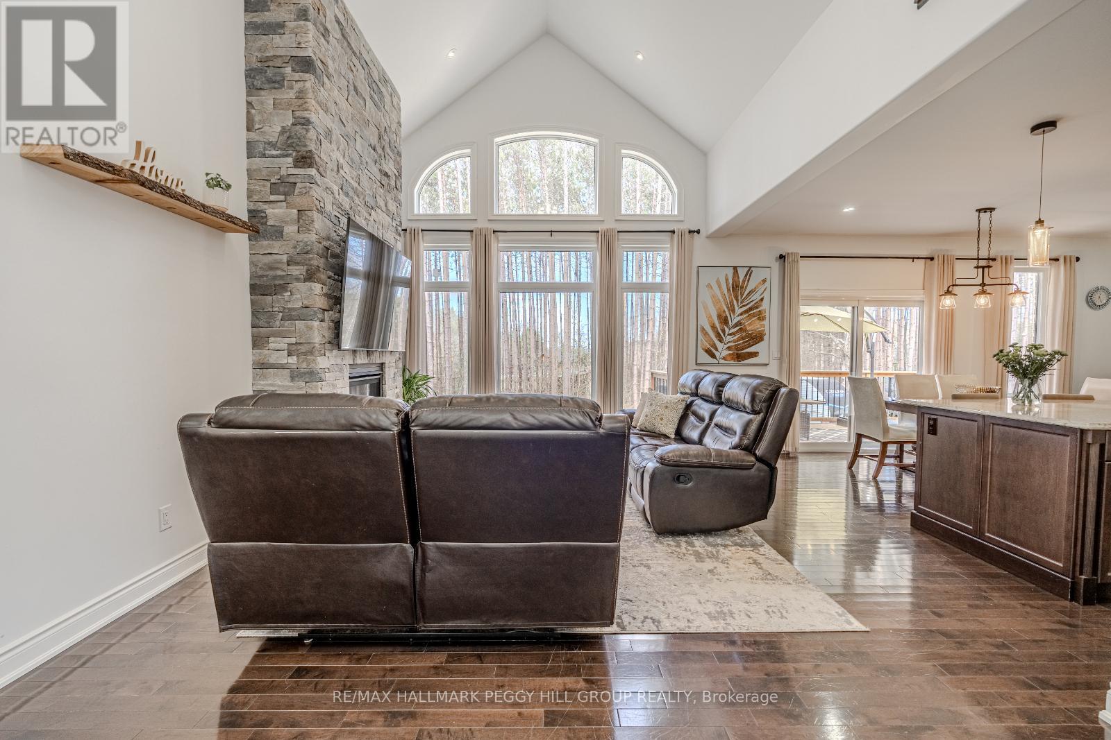 Photo 23 of 38 Windermere Circle, Tay ON