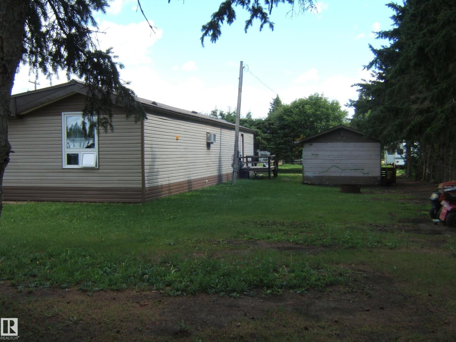 Photo 10 of 4511 54 St, Two Hills AB