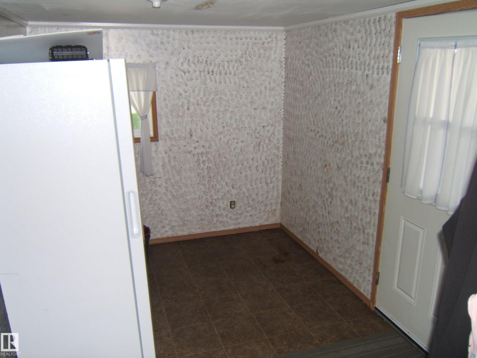 Photo 12 of 4511 54 St, Two Hills AB