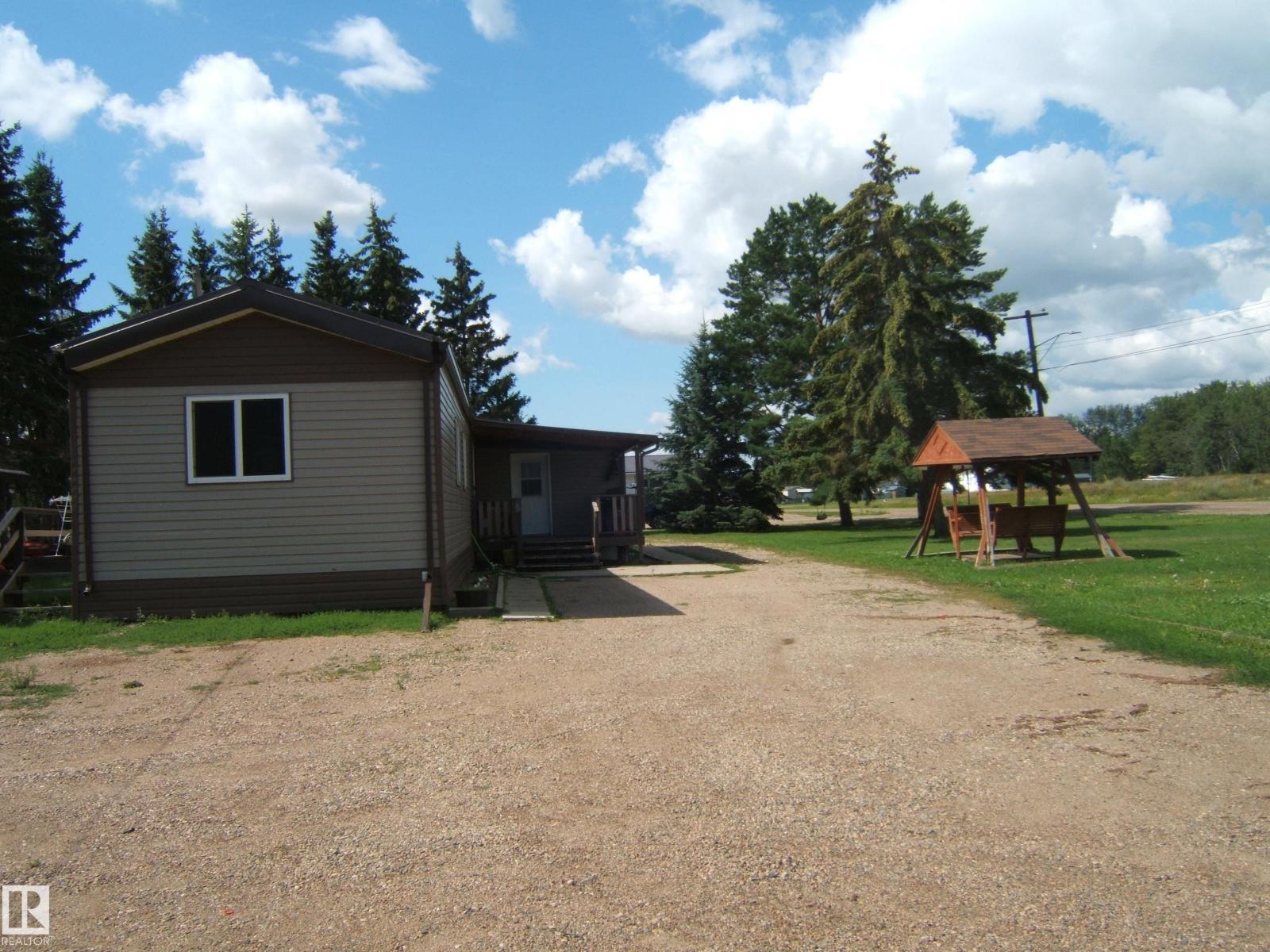 Photo 2 of 4511 54 St, Two Hills AB