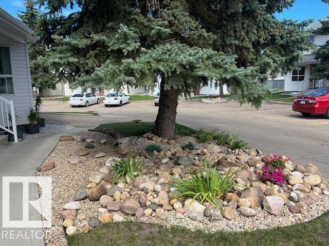 Photo 6 of 16 West 1033 Youville Dr W Nw, Edmonton AB