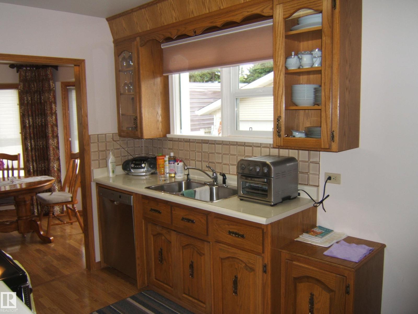Photo 11 of 4809 47 St, Two Hills AB