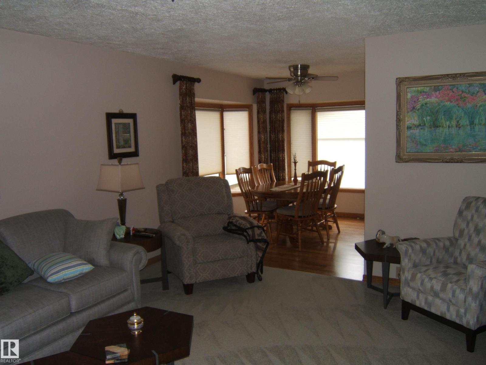 Photo 13 of 4809 47 St, Two Hills AB
