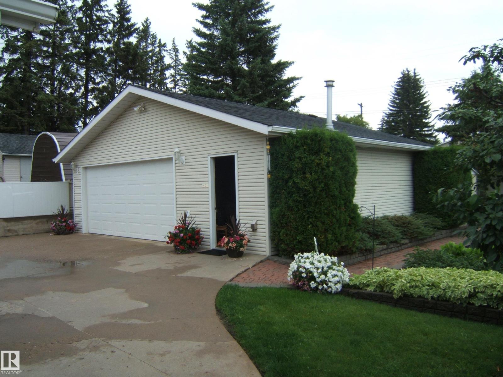 Photo 41 of 4809 47 St, Two Hills AB