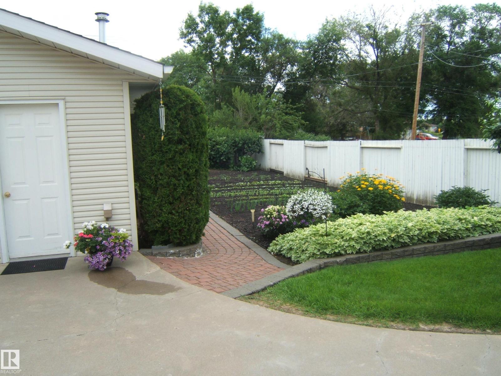 Photo 22 of 4809 47 St, Two Hills AB
