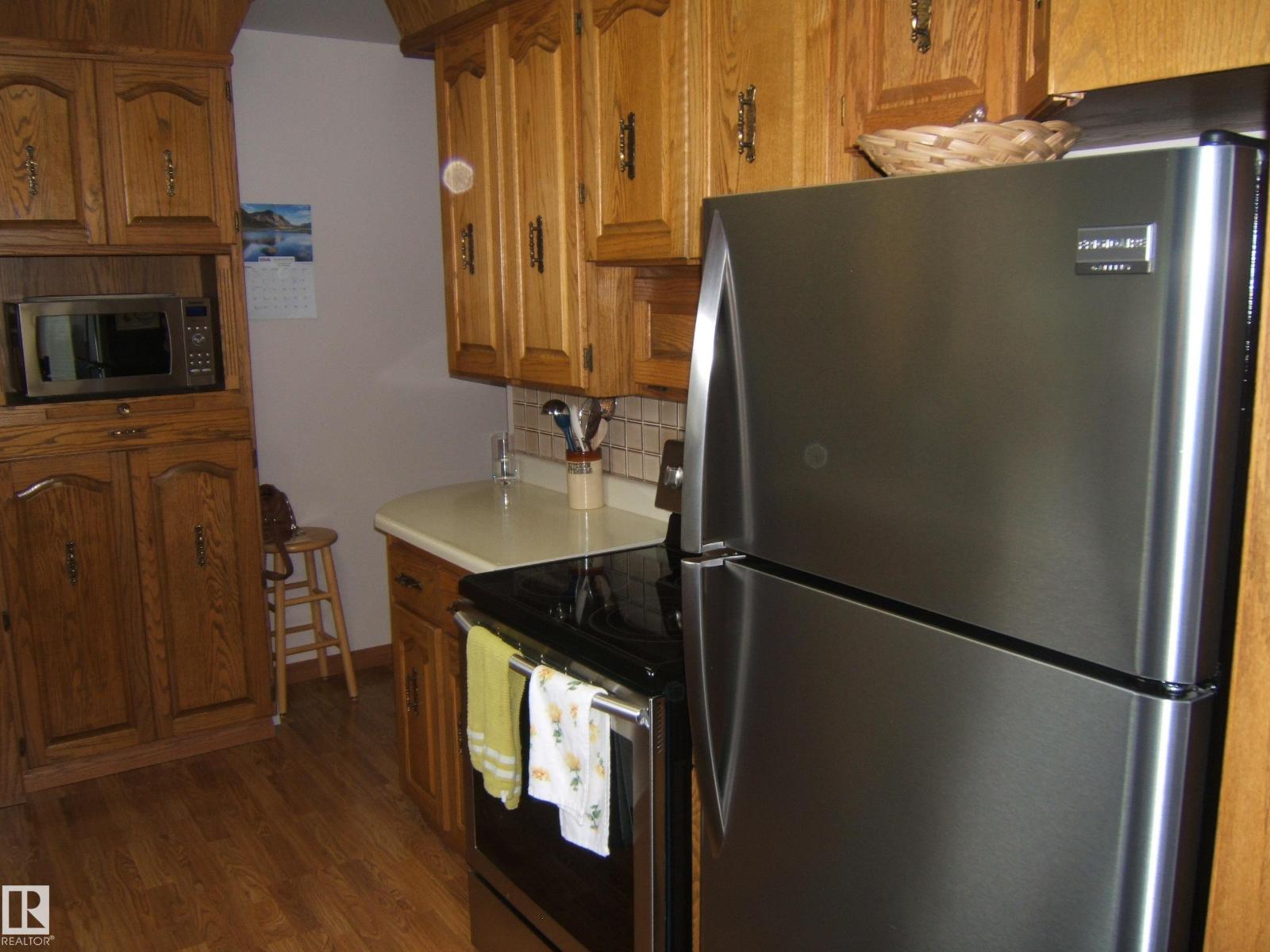 Photo 9 of 4809 47 St, Two Hills AB