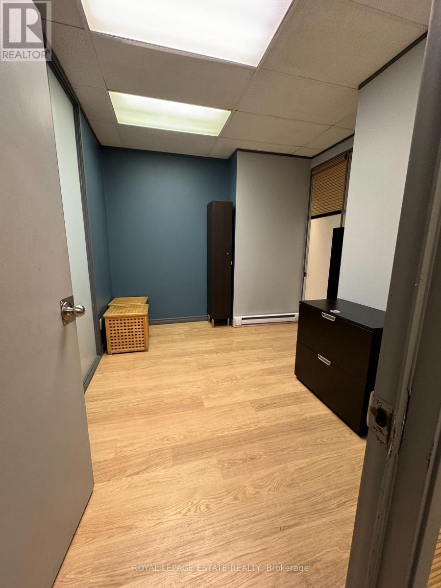 Photo 8 of 103 124 Merton Street, Toronto ON