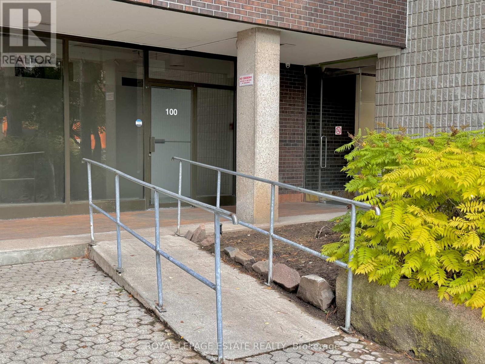 Photo 3 of 203 124 Merton Street, Toronto ON