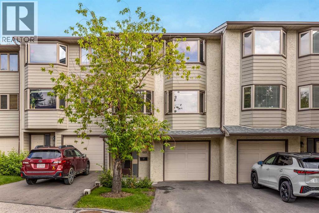 Photo 15 of 160 Glamis Terrace Sw, Calgary AB