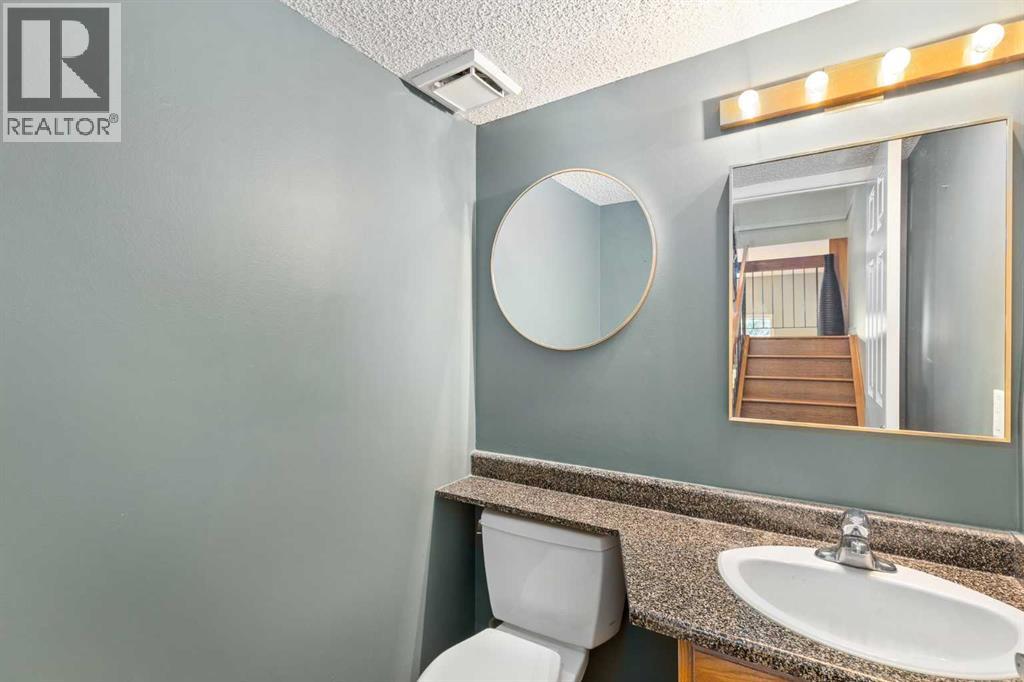 Photo 23 of 160 Glamis Terrace Sw, Calgary AB