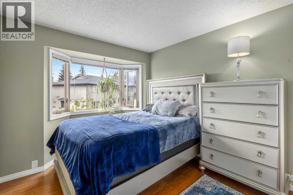 Photo 21 of 160 Glamis Terrace Sw, Calgary AB