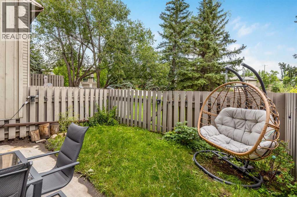 Photo 10 of 160 Glamis Terrace Sw, Calgary AB