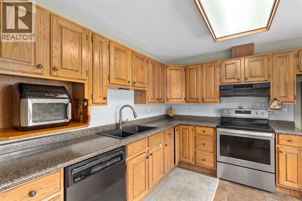 Photo 1 of 160 Glamis Terrace Sw, Calgary AB